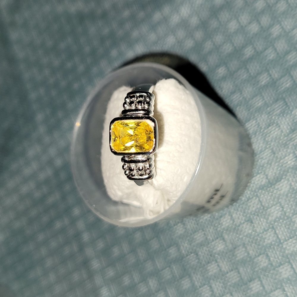 Size 7 sterling silver and canary yellow stone
